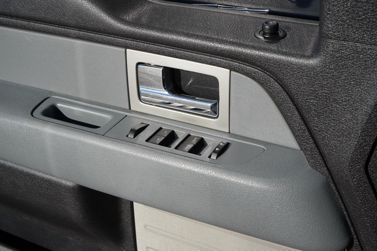 Ford F-150 4WD SuperCrew 145" Platinum 2011