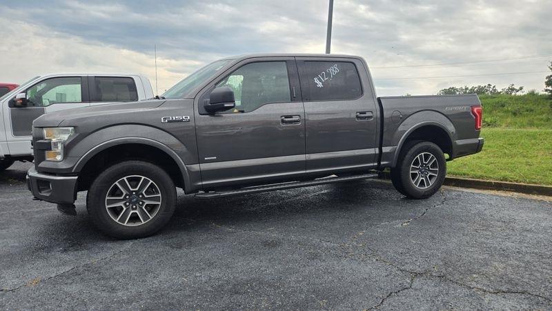 Ford F-150 4WD SuperCrew 145" Lariat 2015