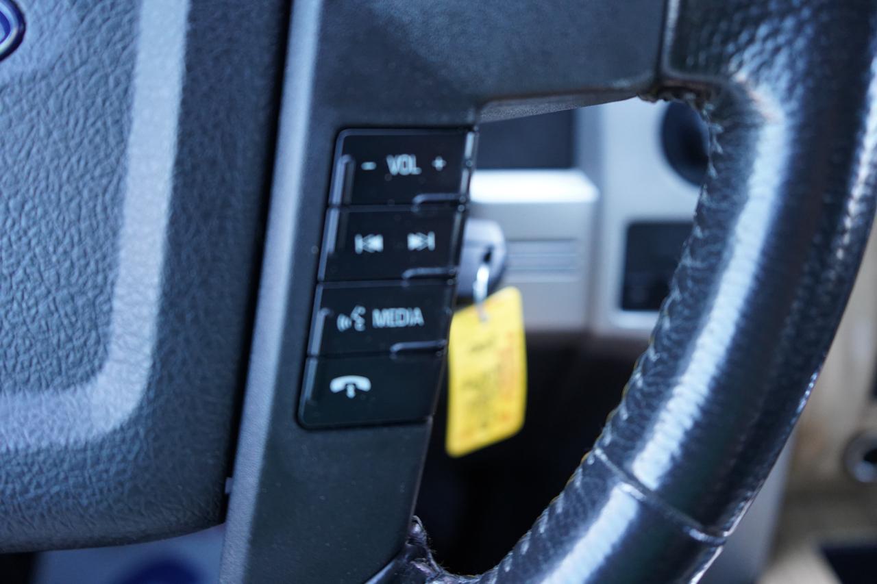 Ford F-150 4WD SuperCrew 145" Platinum 2011