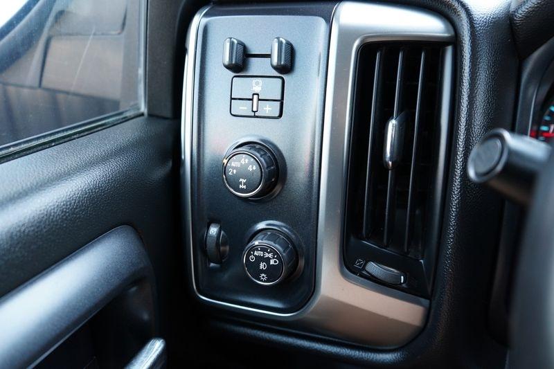 Chevrolet Silverado 1500 4WD Crew Cab 143.5" LT w/2LT 2015