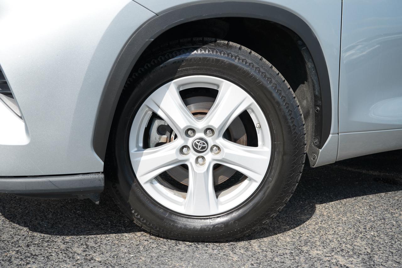 Toyota Highlander LE FWD (Natl) 2020