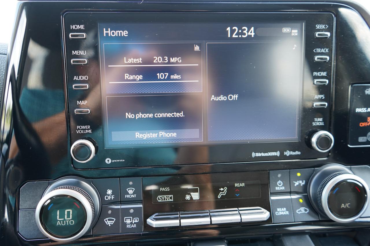 Toyota Highlander LE FWD (Natl) 2020