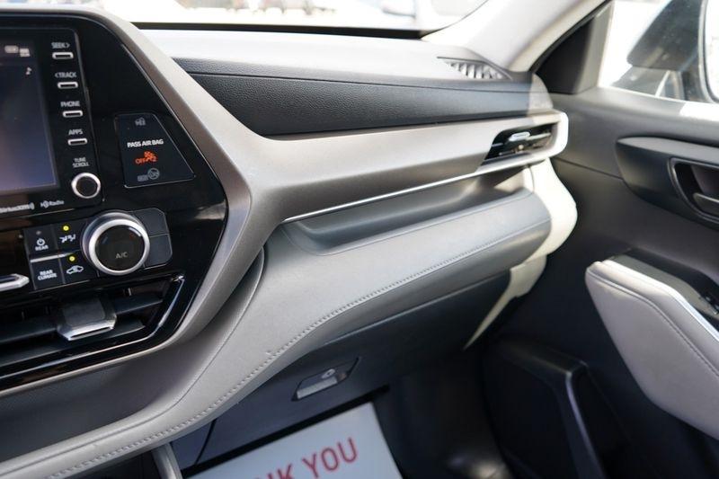 Toyota Highlander LE FWD (Natl) 2020