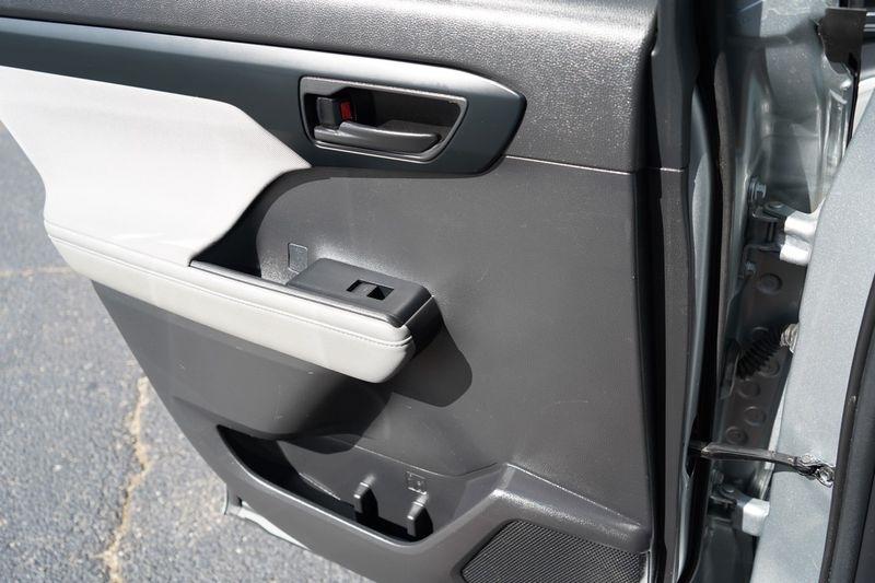 Toyota Highlander LE FWD (Natl) 2020