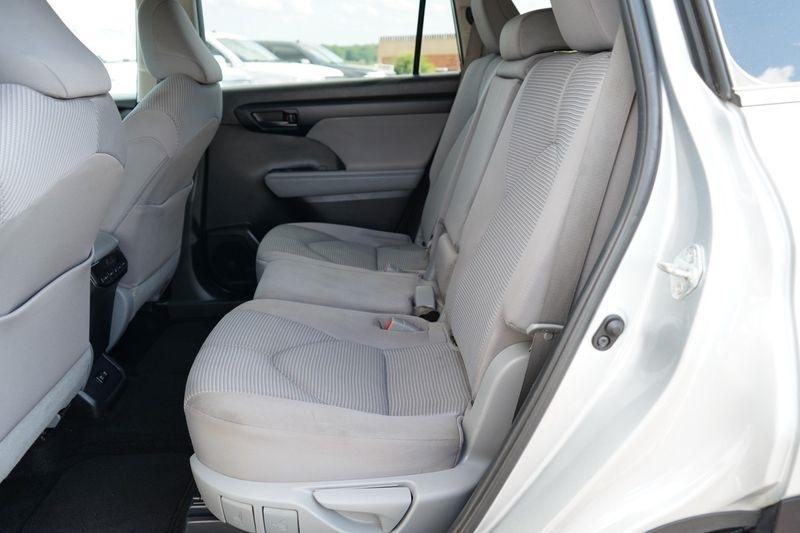Toyota Highlander LE FWD (Natl) 2020