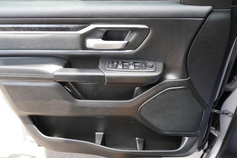 RAM 1500 Big Horn 4x4 Crew Cab 5'7" Box 2022
