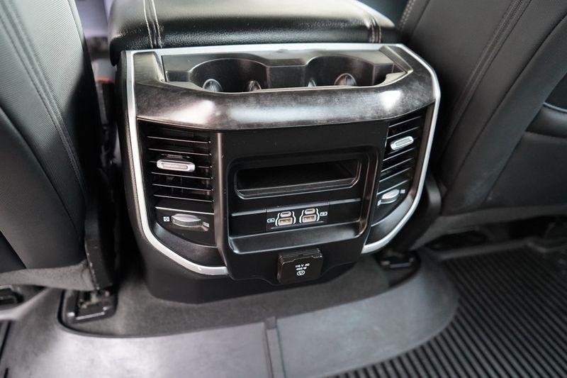 RAM 1500 Big Horn 4x4 Crew Cab 5'7" Box 2022