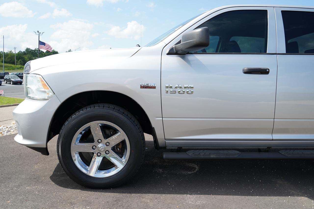 RAM 1500 4WD Crew Cab 140.5" Express 2014