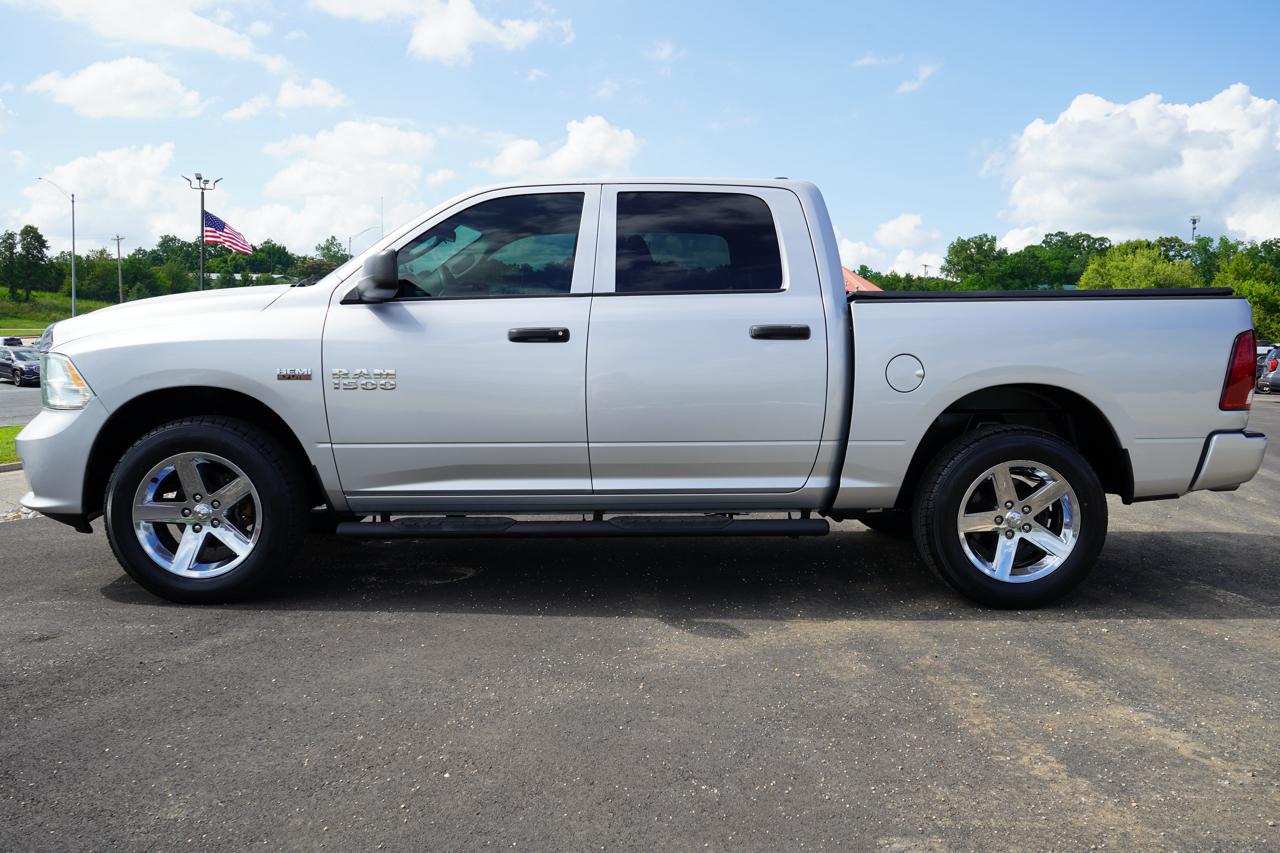 RAM 1500 4WD Crew Cab 140.5" Express 2014