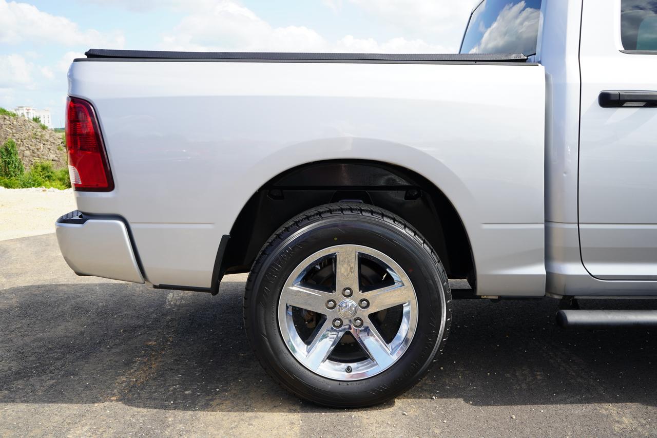 RAM 1500 4WD Crew Cab 140.5" Express 2014