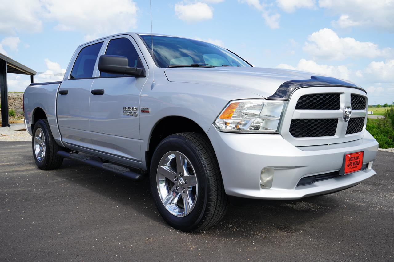 RAM 1500 4WD Crew Cab 140.5" Express 2014