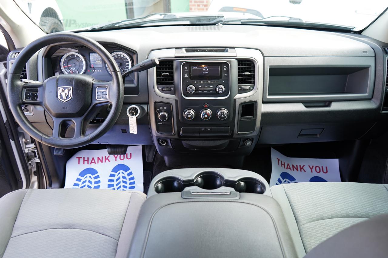 RAM 1500 4WD Crew Cab 140.5" Express 2014