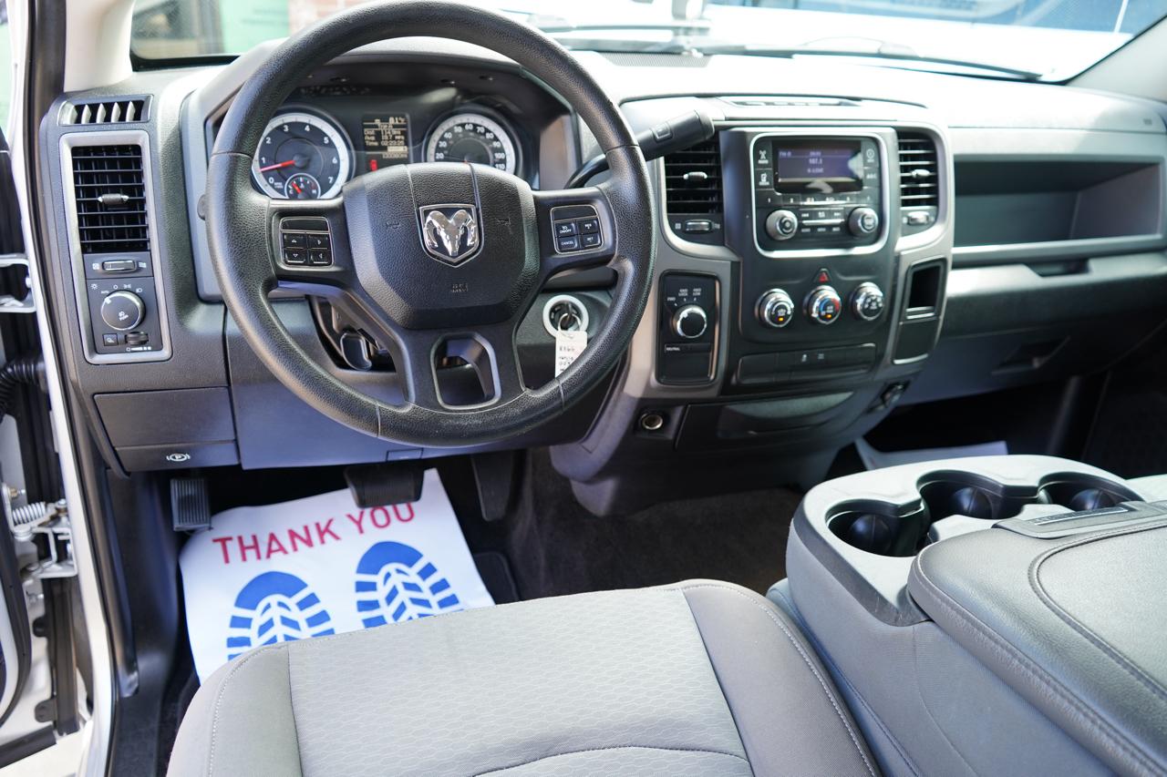 RAM 1500 4WD Crew Cab 140.5" Express 2014