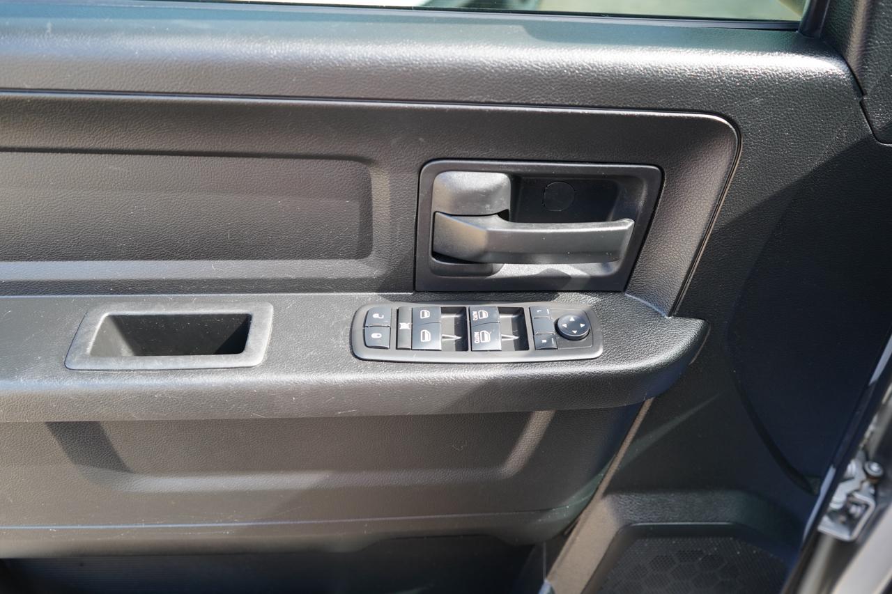 RAM 1500 4WD Crew Cab 140.5" Express 2014
