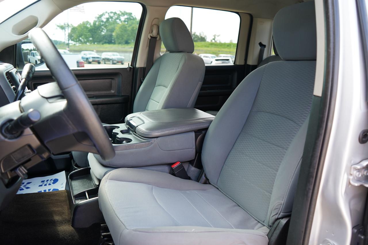 RAM 1500 4WD Crew Cab 140.5" Express 2014