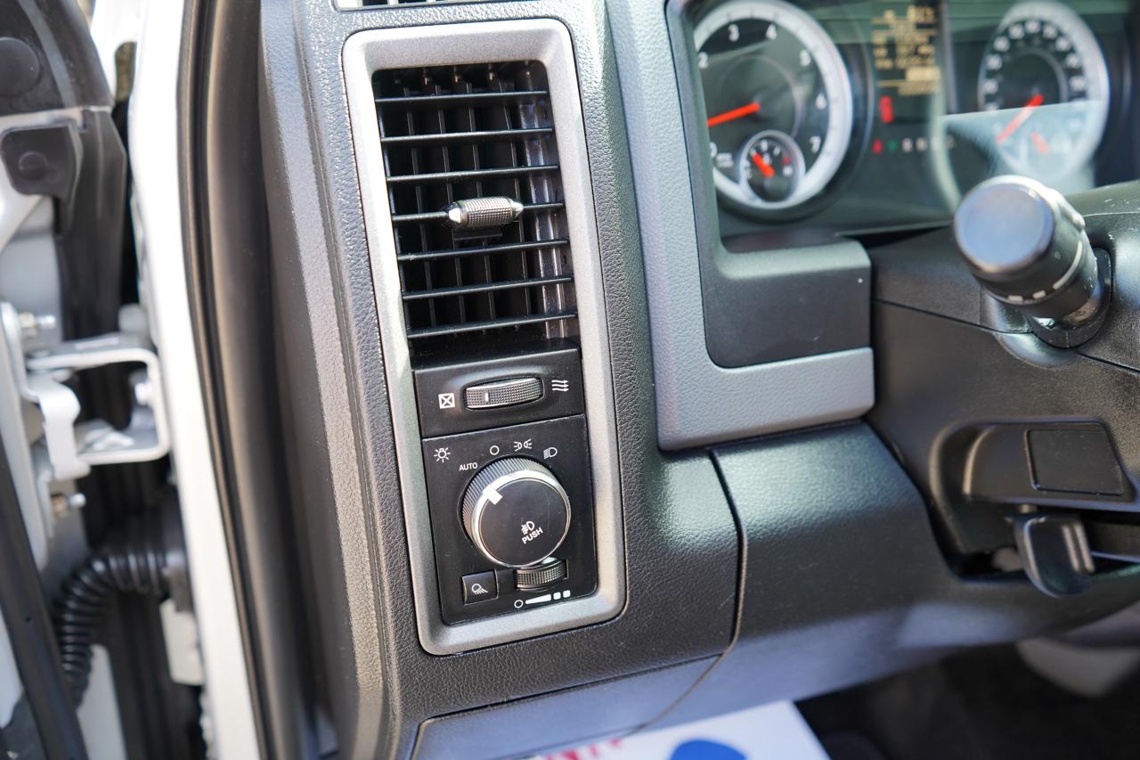RAM 1500 4WD Crew Cab 140.5" Express 2014