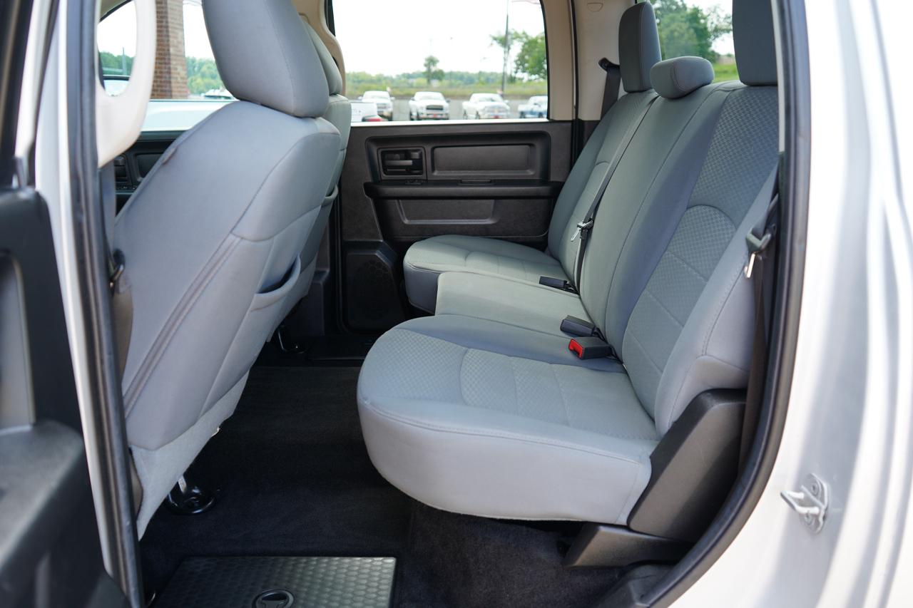 RAM 1500 4WD Crew Cab 140.5" Express 2014