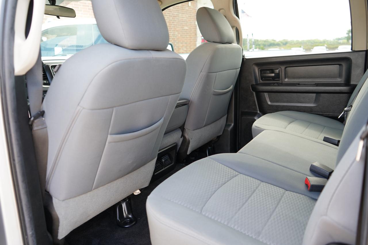 RAM 1500 4WD Crew Cab 140.5" Express 2014