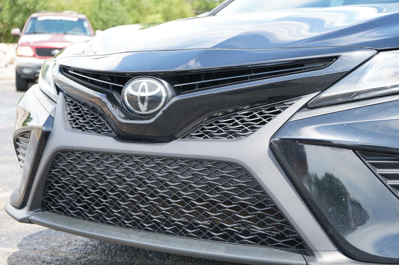 Toyota Camry SE Auto (Natl) 2020