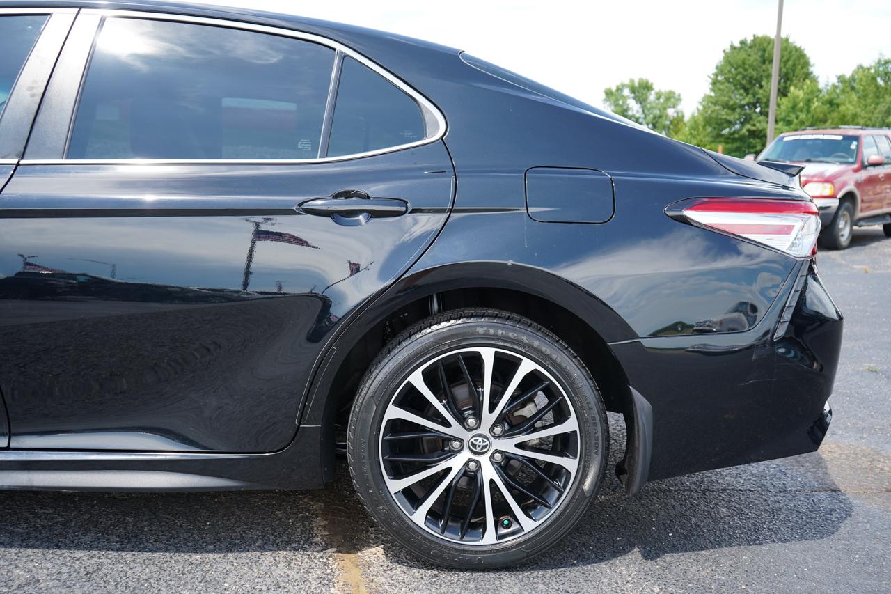 Toyota Camry SE Auto (Natl) 2020
