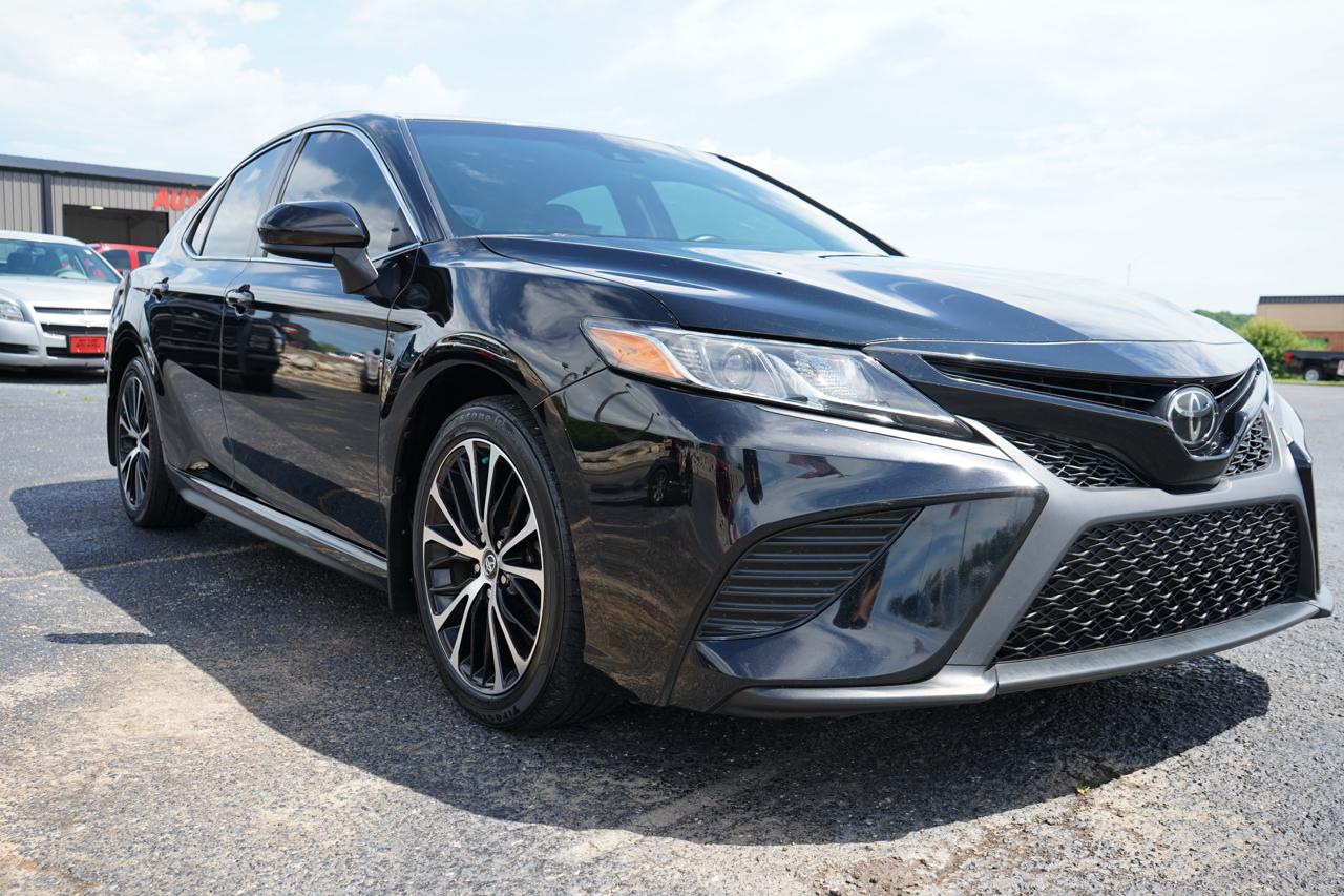 Toyota Camry SE Auto (Natl) 2020