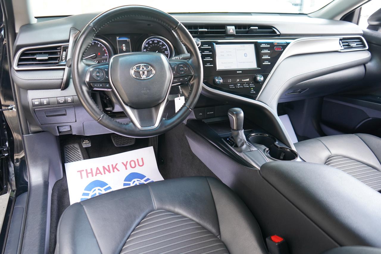 Toyota Camry SE Auto (Natl) 2020
