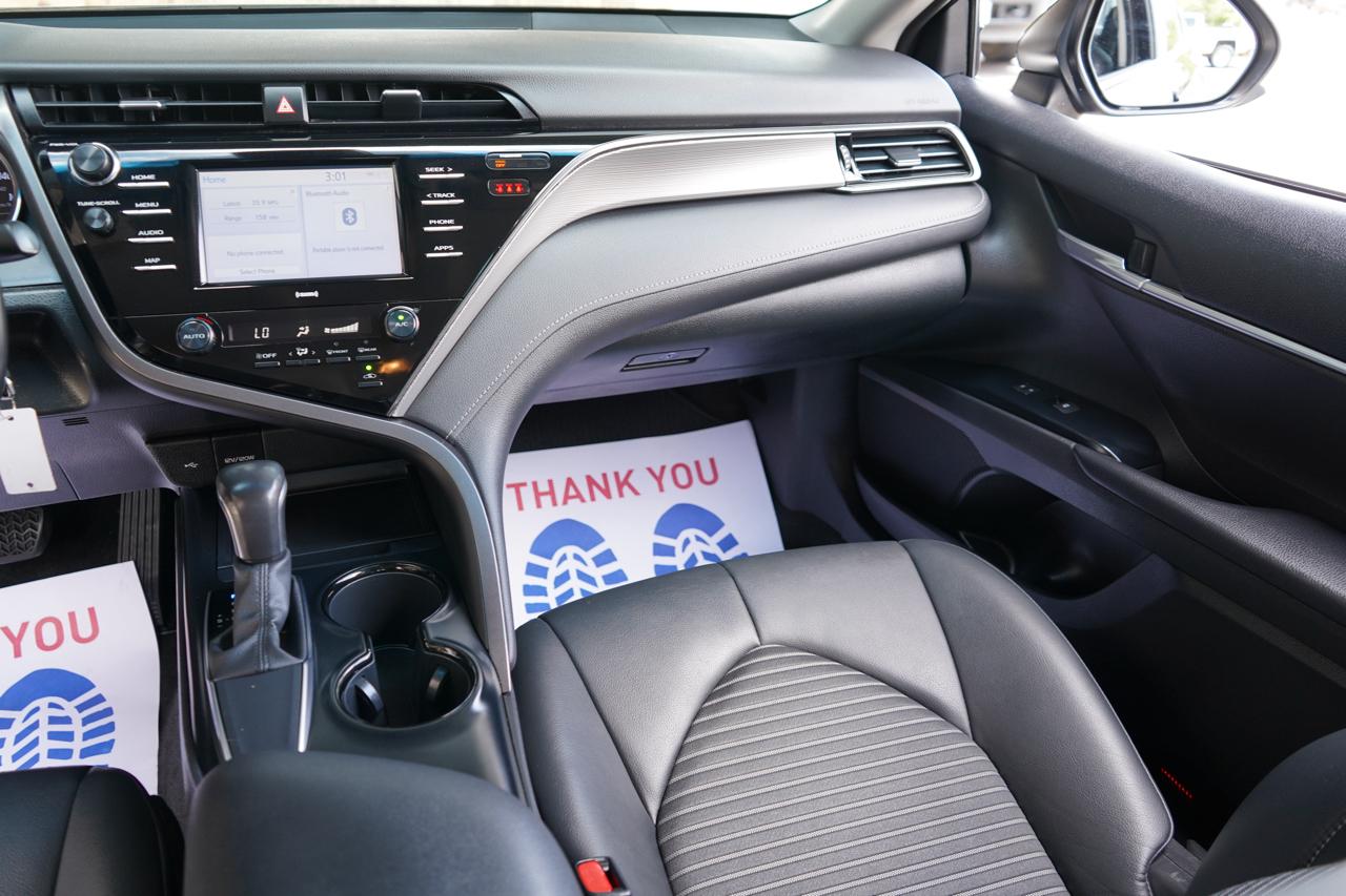 Toyota Camry SE Auto (Natl) 2020