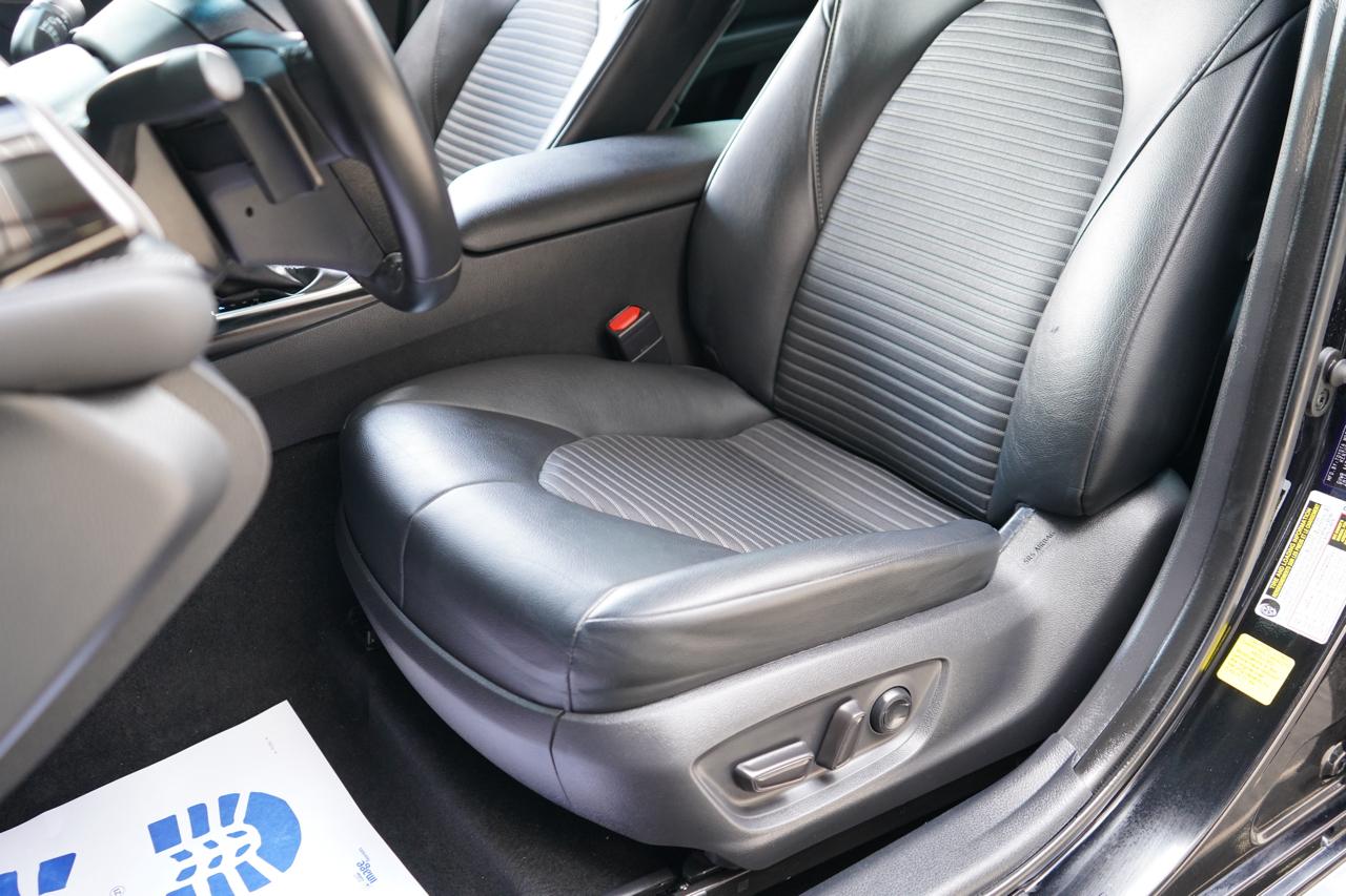 Toyota Camry SE Auto (Natl) 2020