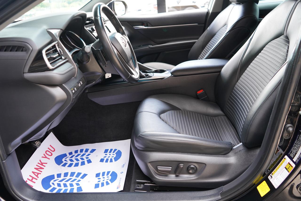 Toyota Camry SE Auto (Natl) 2020