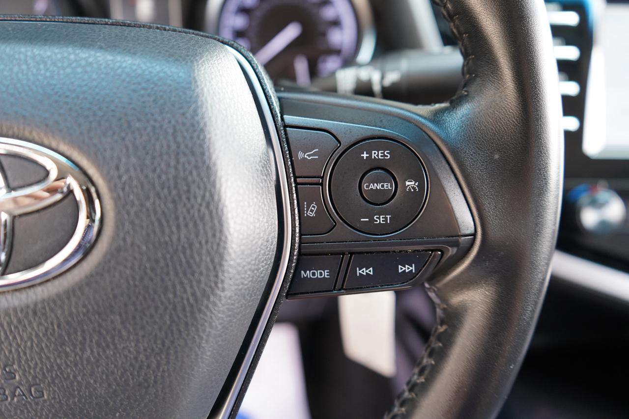 Toyota Camry SE Auto (Natl) 2020