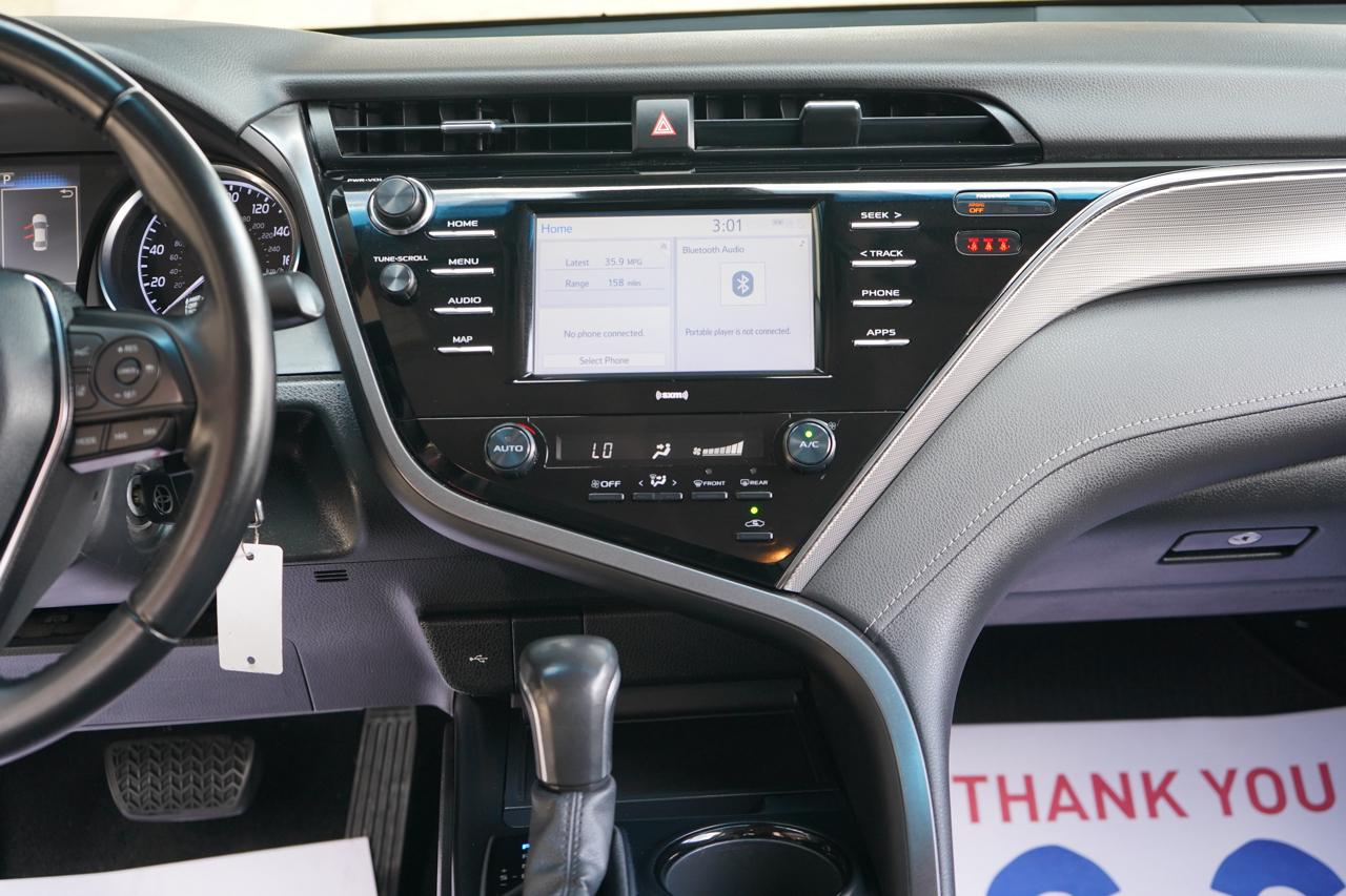 Toyota Camry SE Auto (Natl) 2020
