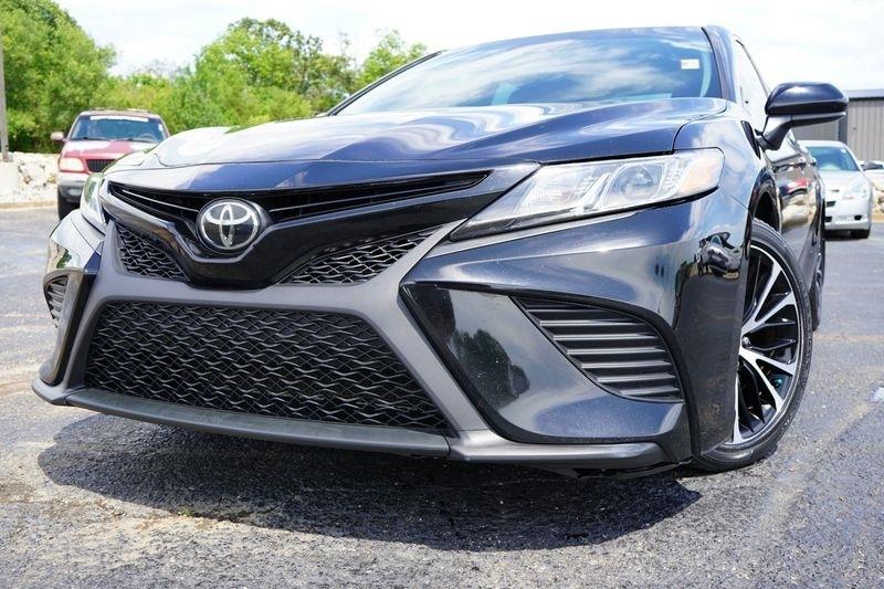 Toyota Camry SE Auto (Natl) 2020