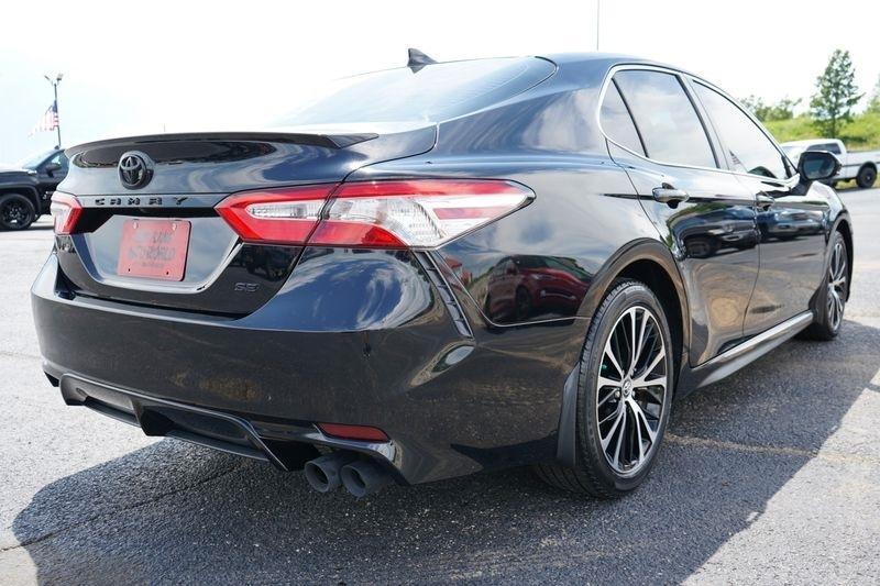 Toyota Camry SE Auto (Natl) 2020