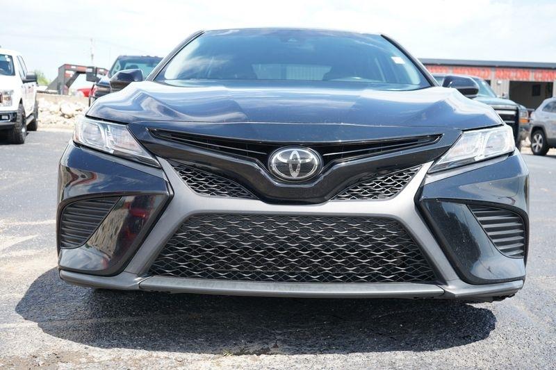 Toyota Camry SE Auto (Natl) 2020
