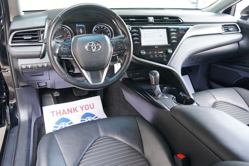Toyota Camry SE Auto (Natl) 2020