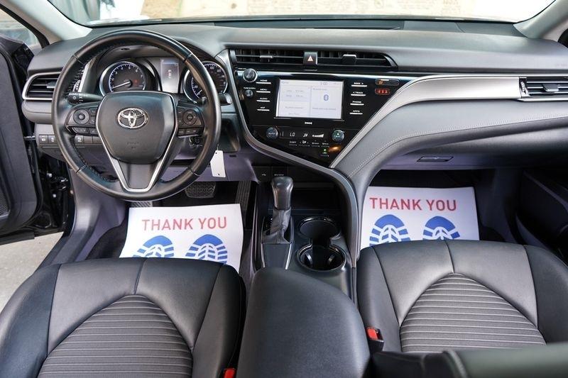 Toyota Camry SE Auto (Natl) 2020