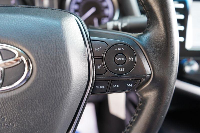 Toyota Camry SE Auto (Natl) 2020
