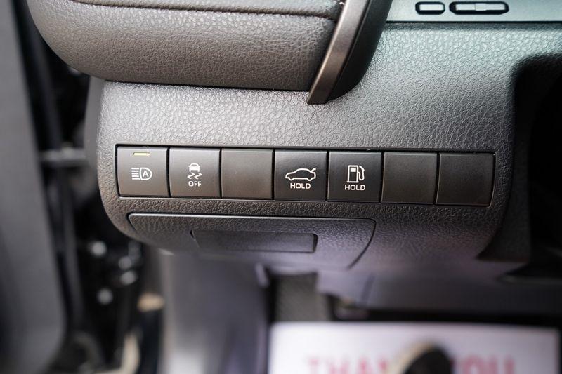 Toyota Camry SE Auto (Natl) 2020