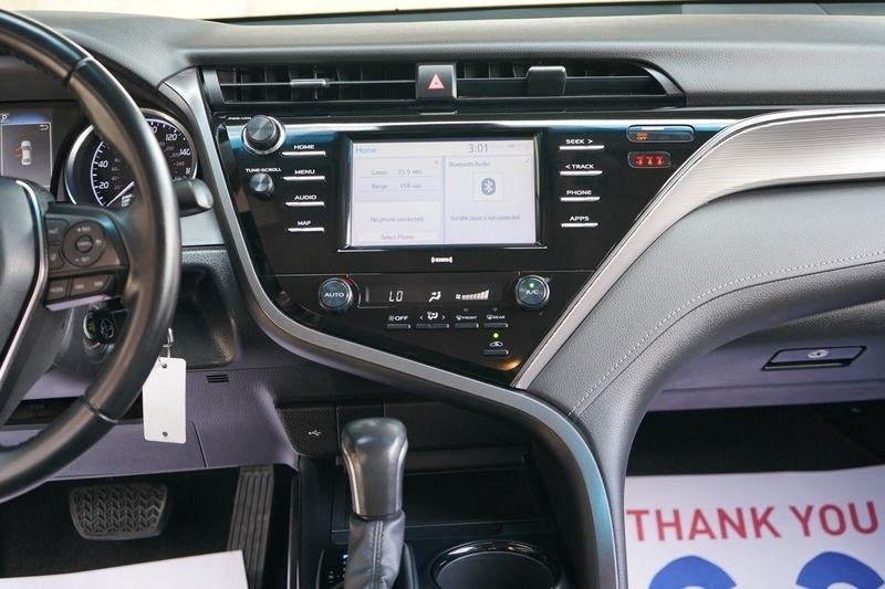 Toyota Camry SE Auto (Natl) 2020