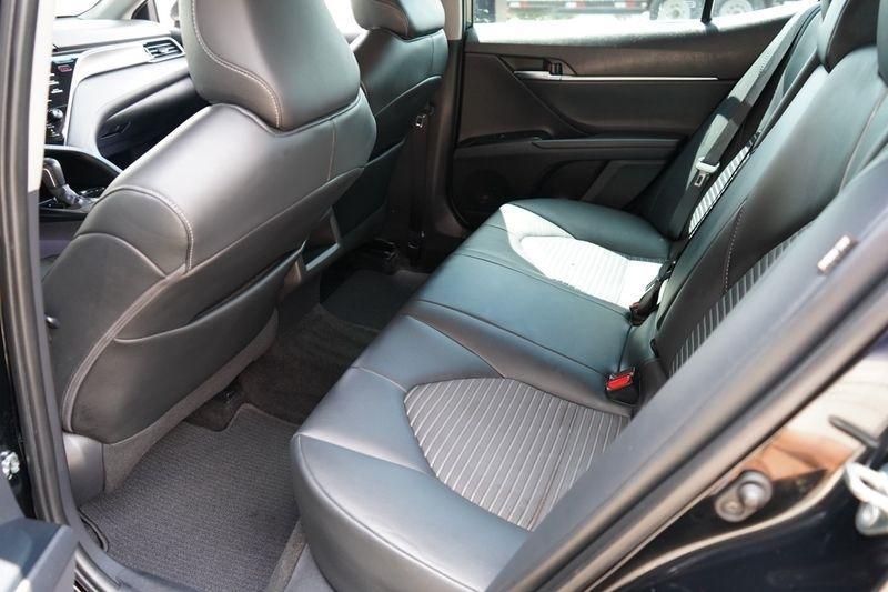 Toyota Camry SE Auto (Natl) 2020