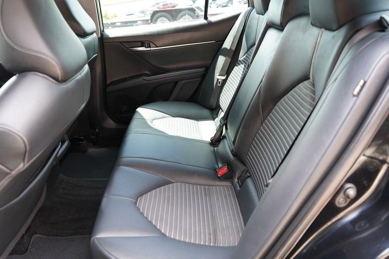 Toyota Camry SE Auto (Natl) 2020