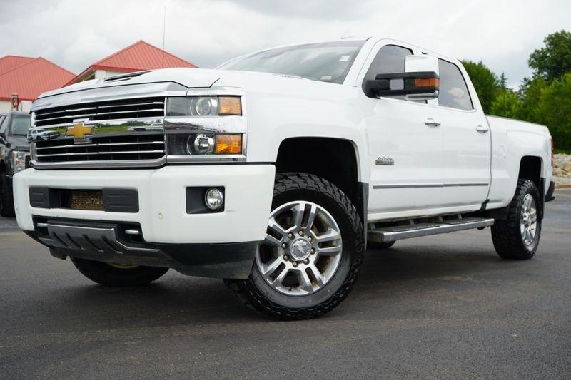2017 Chevrolet Silverado 2500HD 4WD Crew Cab 153.7" High Country