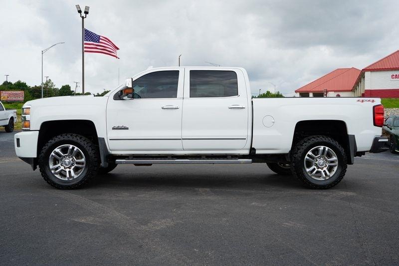 Chevrolet Silverado 2500HD 4WD Crew Cab 153.7" High Country 2017