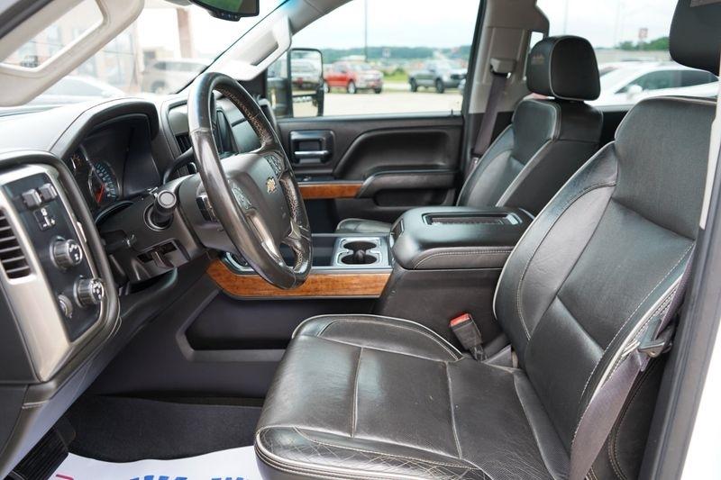 Chevrolet Silverado 2500HD 4WD Crew Cab 153.7" High Country 2017