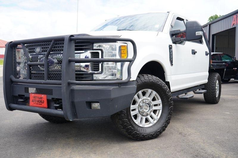2017 Ford Super Duty F-250 SRW Lariat 4WD Crew Cab 8' Box