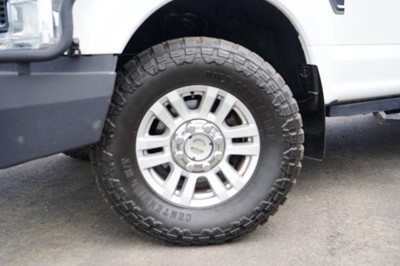 Ford Super Duty F-250 SRW King Ranch 4WD Crew Cab 8' Box 2017