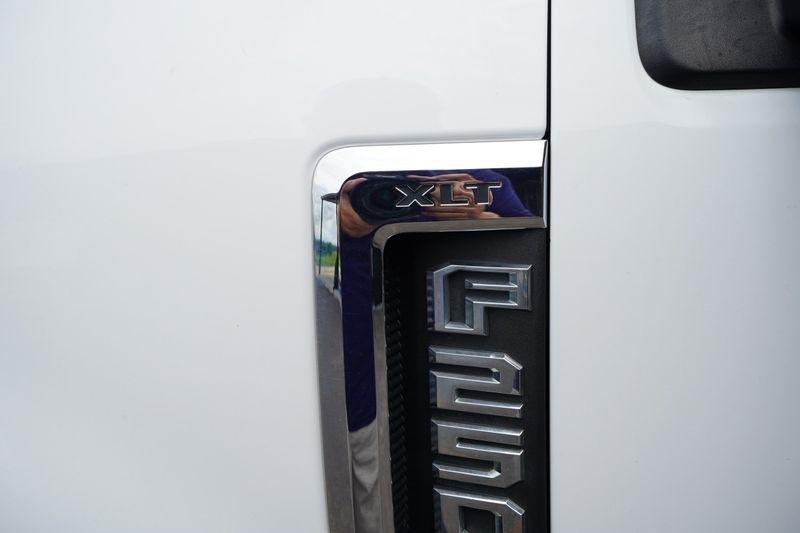 Ford Super Duty F-250 SRW King Ranch 4WD Crew Cab 8' Box 2017