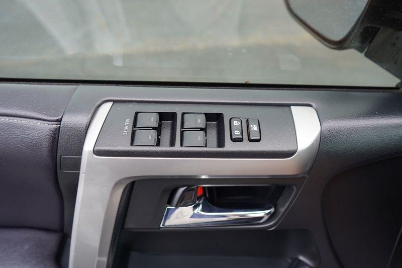 Toyota 4Runner TRD Off Road Premium 4WD (Natl) 2017