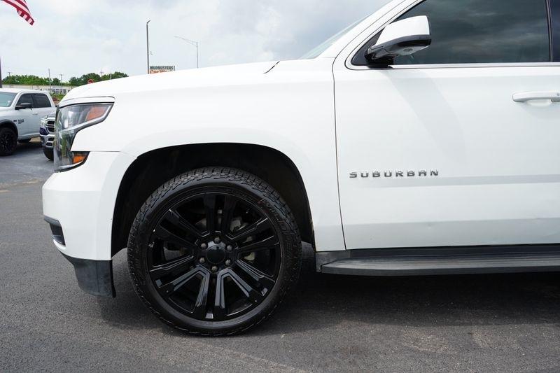 Chevrolet Suburban 4WD 4dr 1500 LT 2016