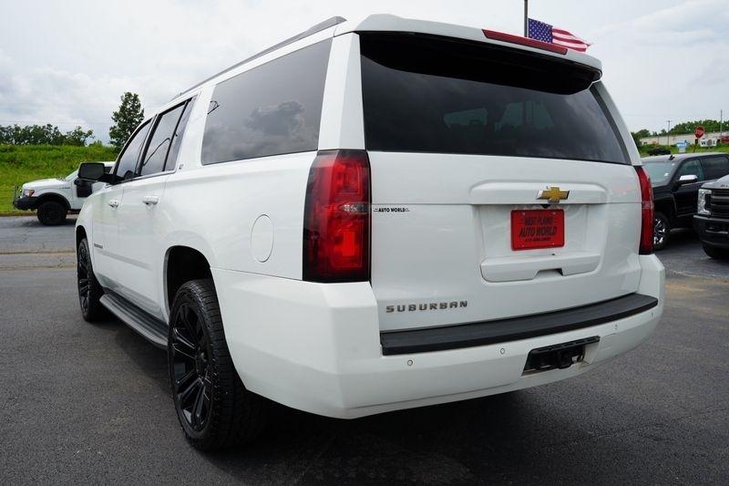 Chevrolet Suburban 4WD 4dr 1500 LT 2016